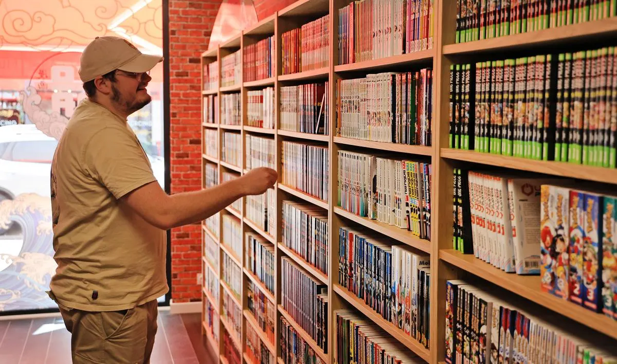 Intérieur de la boutique Manga Kōnā